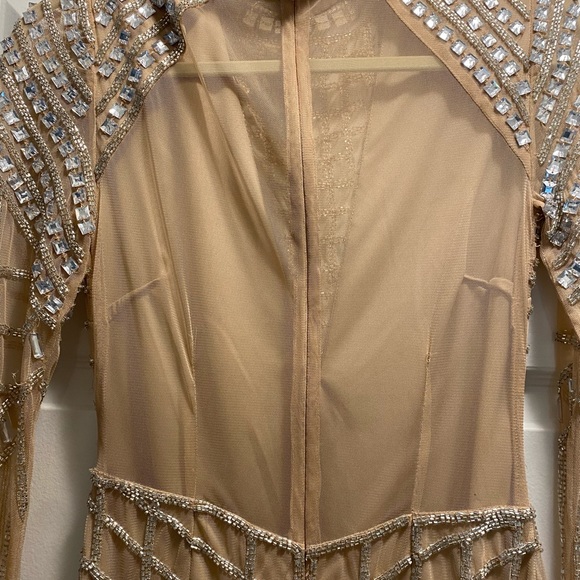 SHOWSTOPPING NEW YEAR’S EVE DRESS - Picture 4 of 9